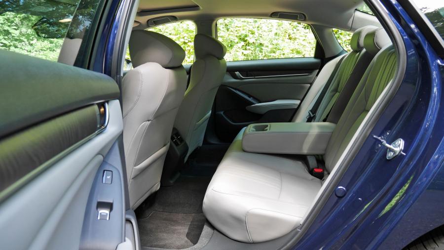 Интерьер Honda Accord Touring Hybrid 2017 года  (NA) (фото 31 из 170)